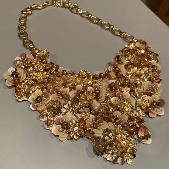 Jewelry - Statement necklace